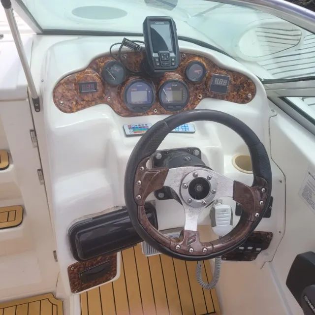 lancha Millenium 225 , motor Yamaha 150 HP 120 h  - Foto 2