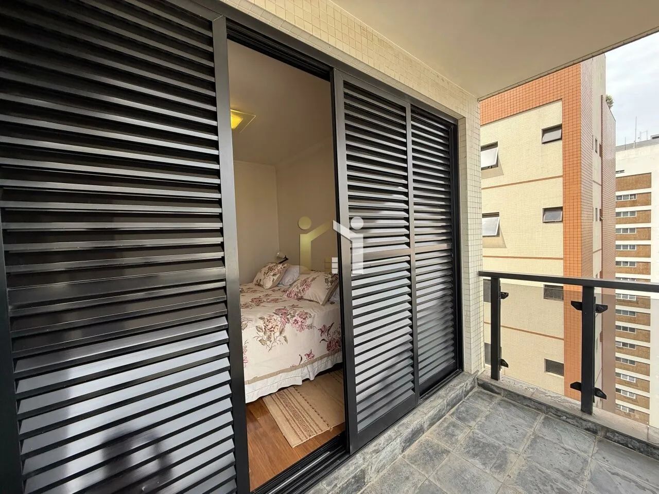Apartamento em moema sem mobilia com 152m², 3 dormitórios sendo 1 suíte e 3 vagas - Foto 2