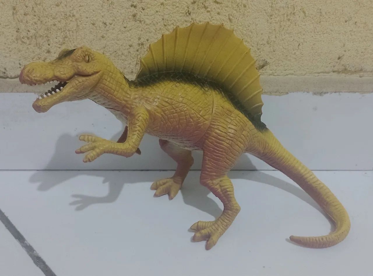 Espinossauro de plástico raro