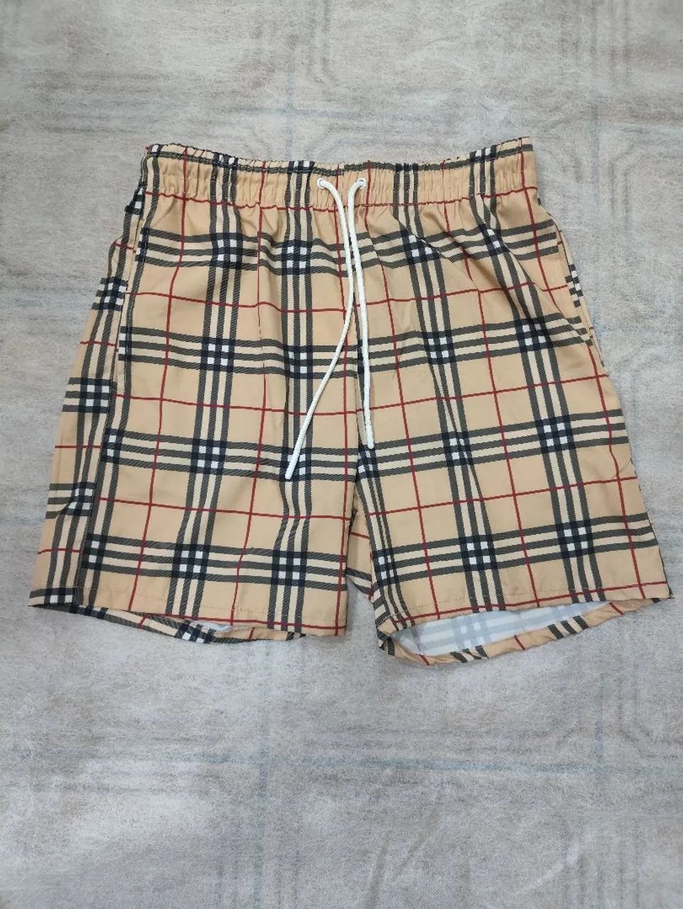 Bermuda Burberry tamanho M 