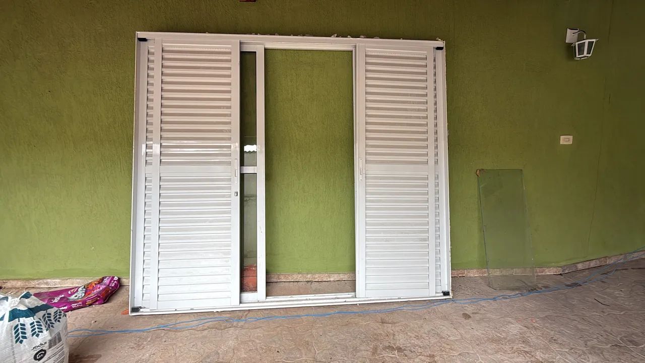 vende Porta Balcão 2,50x2,20 semi nova  - Foto 2
