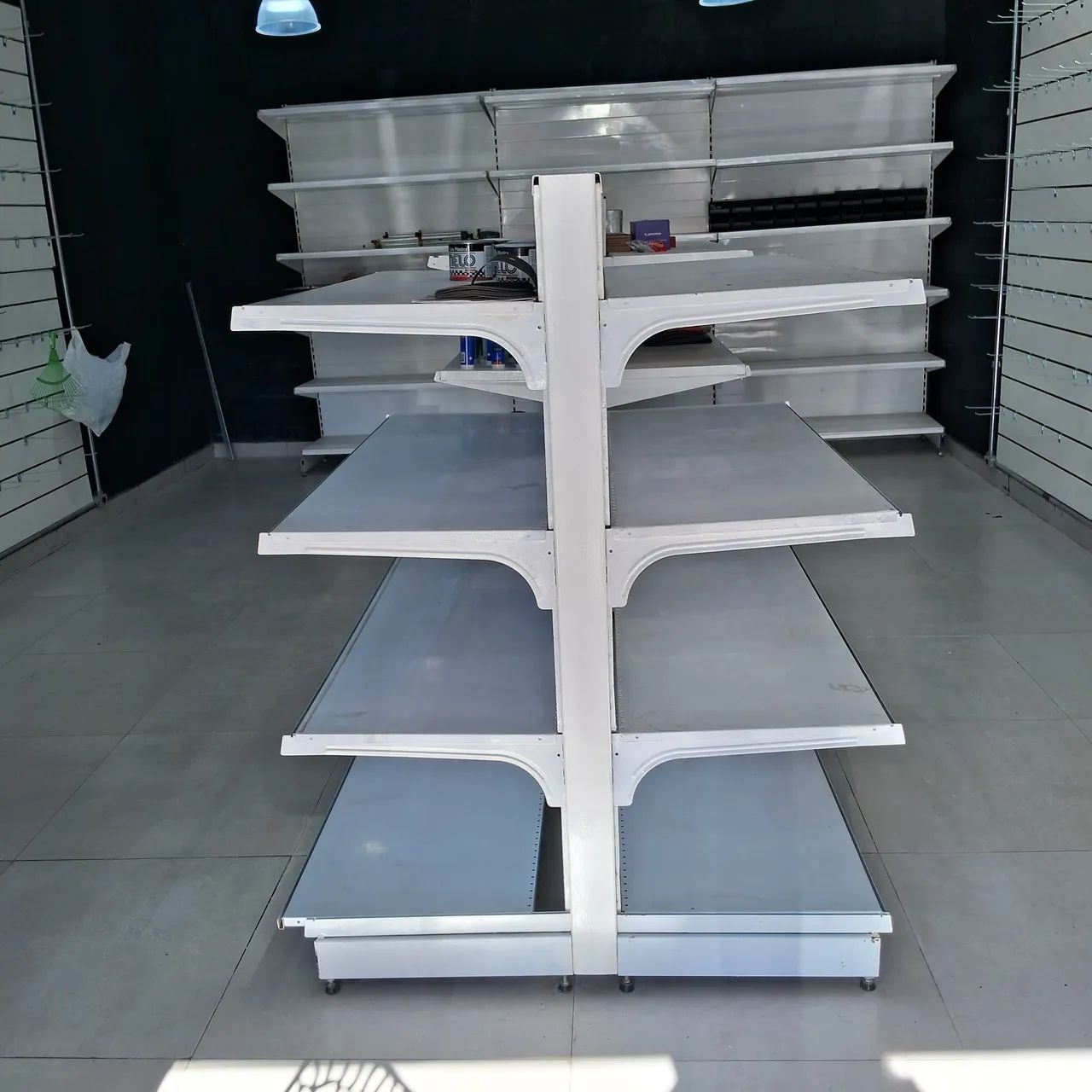 Gôndolas em metal branco  - Foto 2