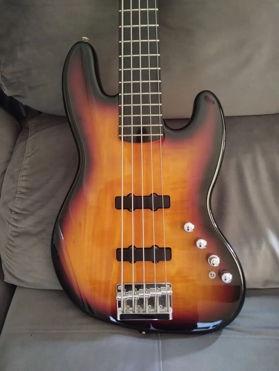 Baixo Fender Squier Deluxe 5C  - Foto 2