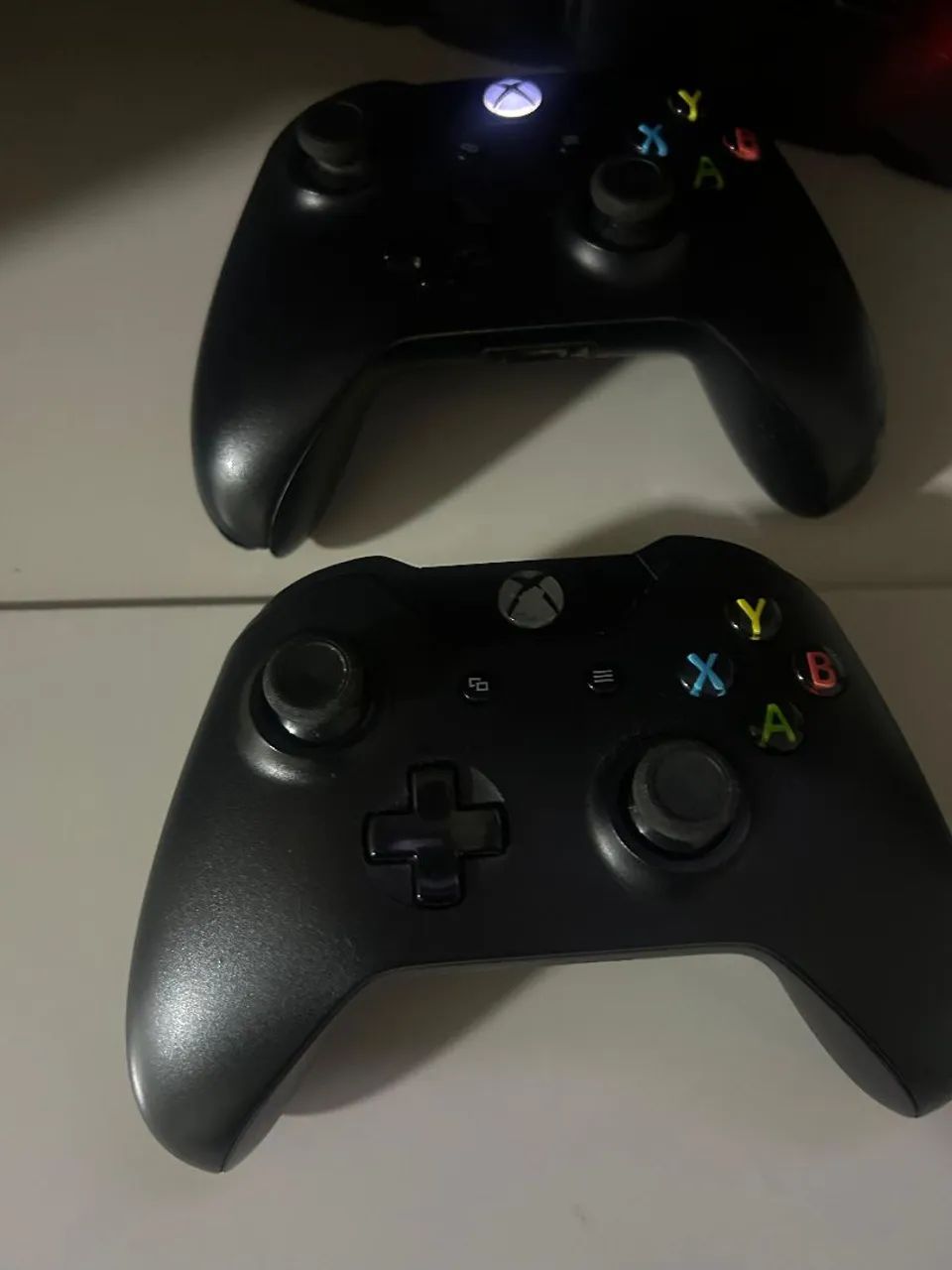 Xbox one com 2 manetes ORIGINAIS - Foto 2