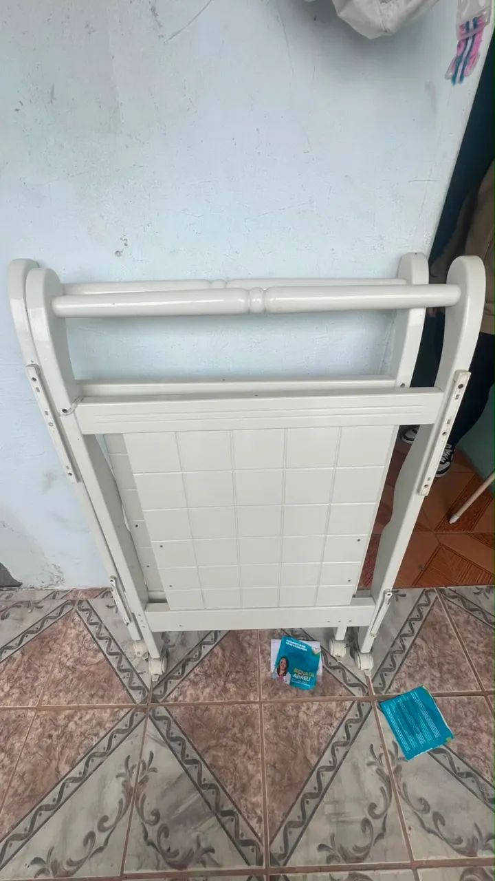 BERÇO BRANCO DE MADEIRA 