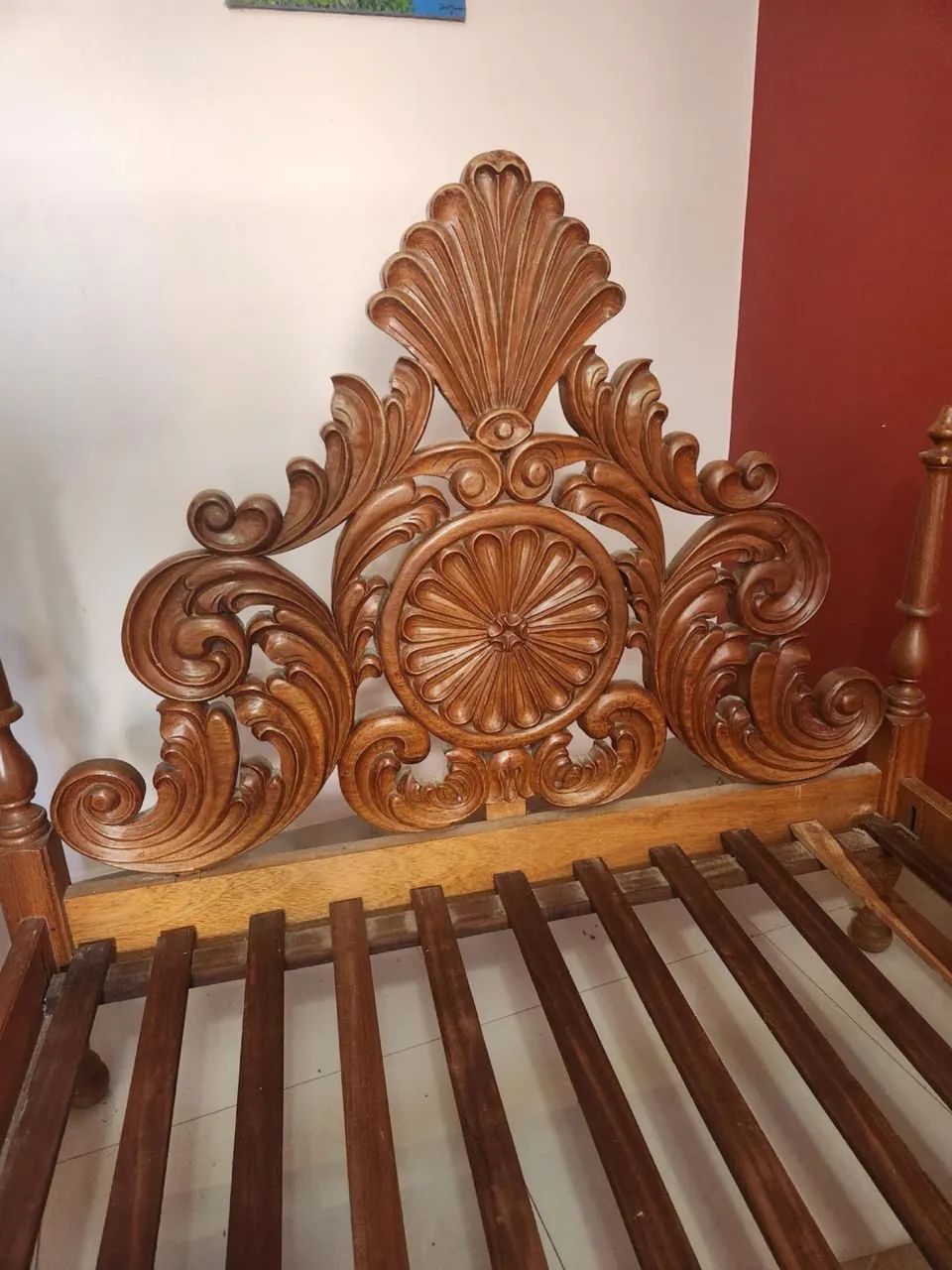 Cama de Madeira com Cabeceira Entalhada - Foto 4