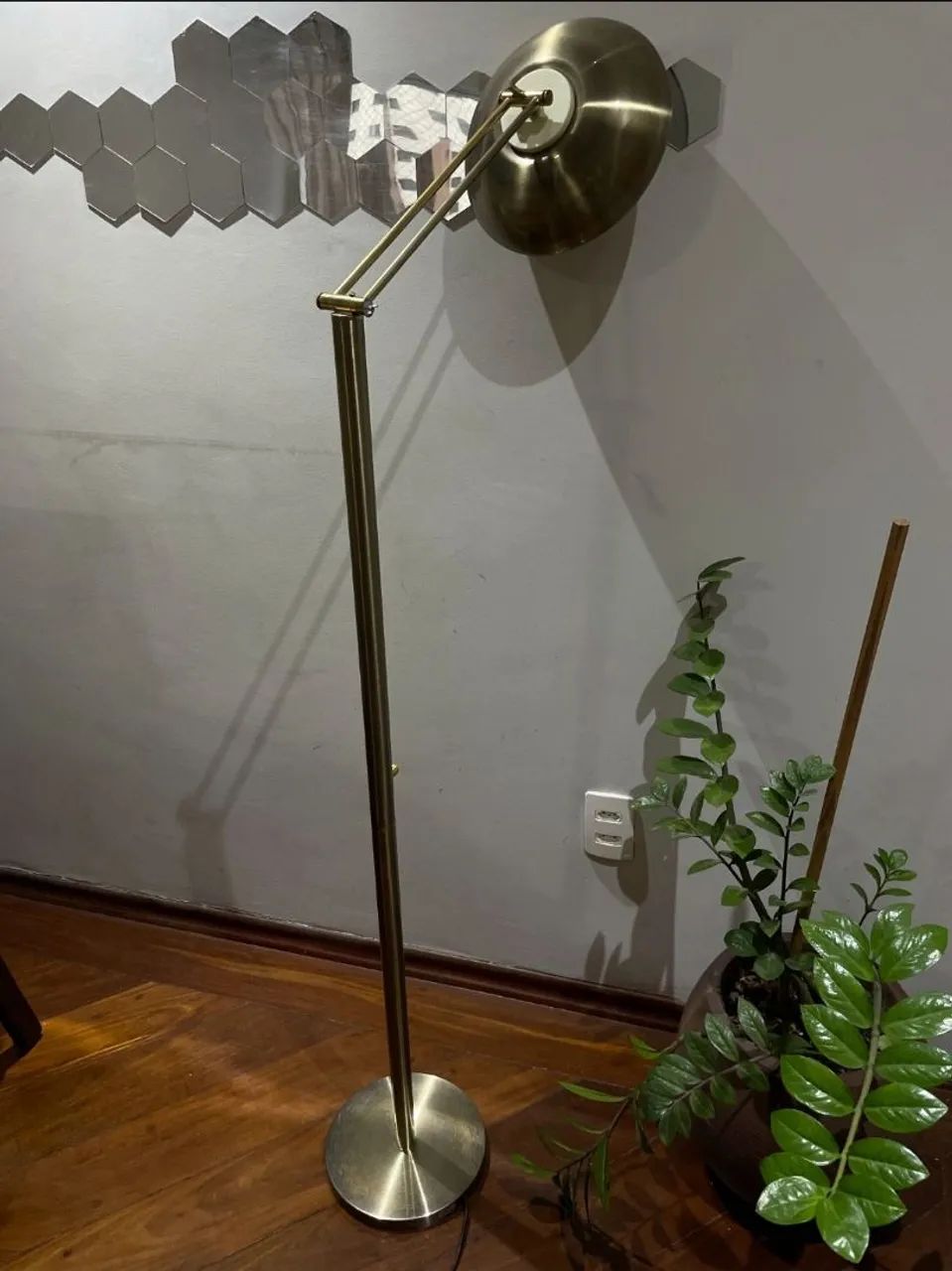 Luminária abajur Dourada *Descrição*