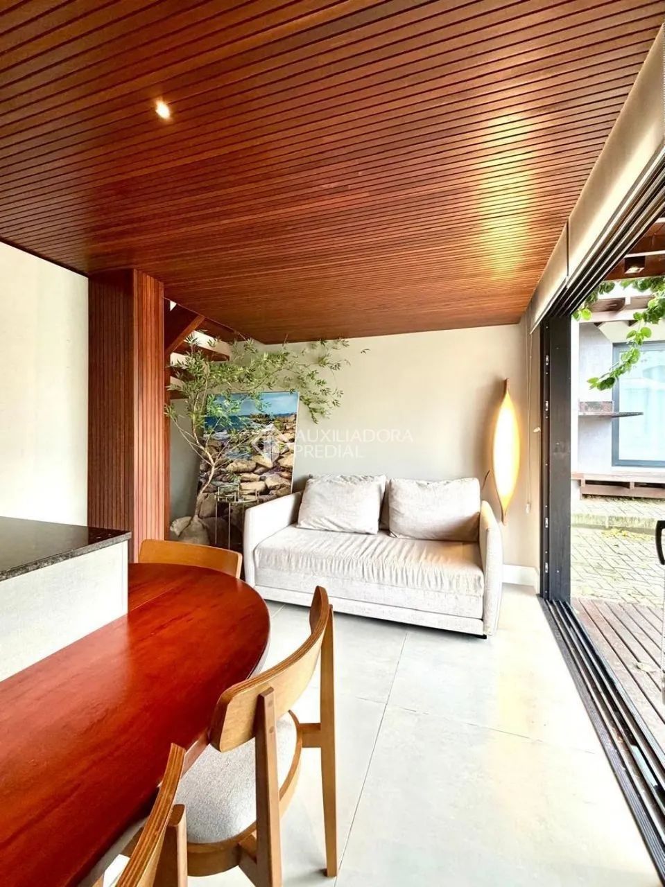 Studio de Alto Padrão com Deck Privativo e Toque de Natureza - Foto 4