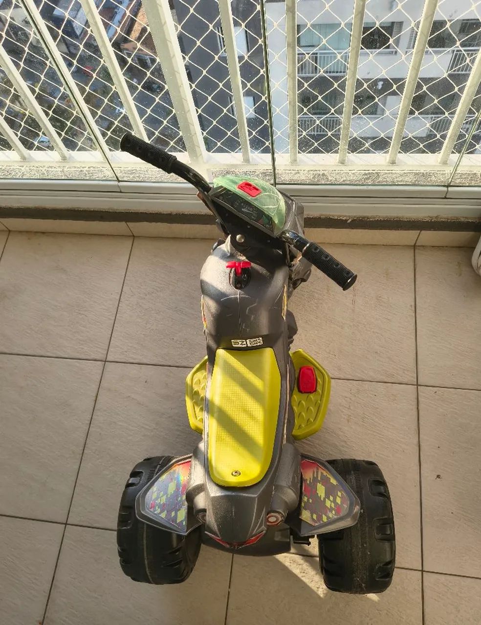 Moto elétrica infantil 