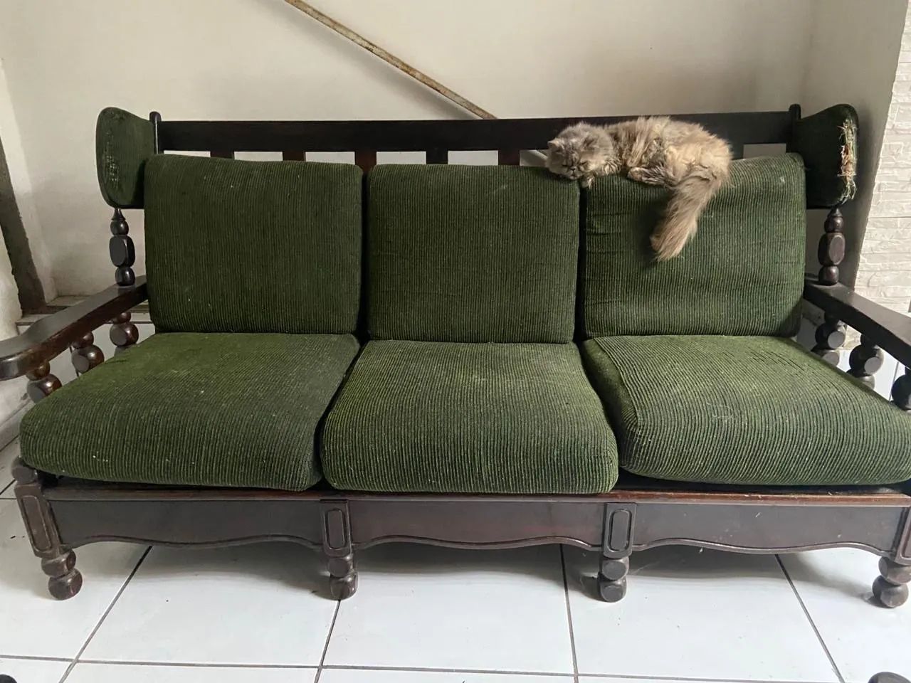 Conjunto Colonial Sofá, centro e 2 poltronas em Madeira    - Foto 4