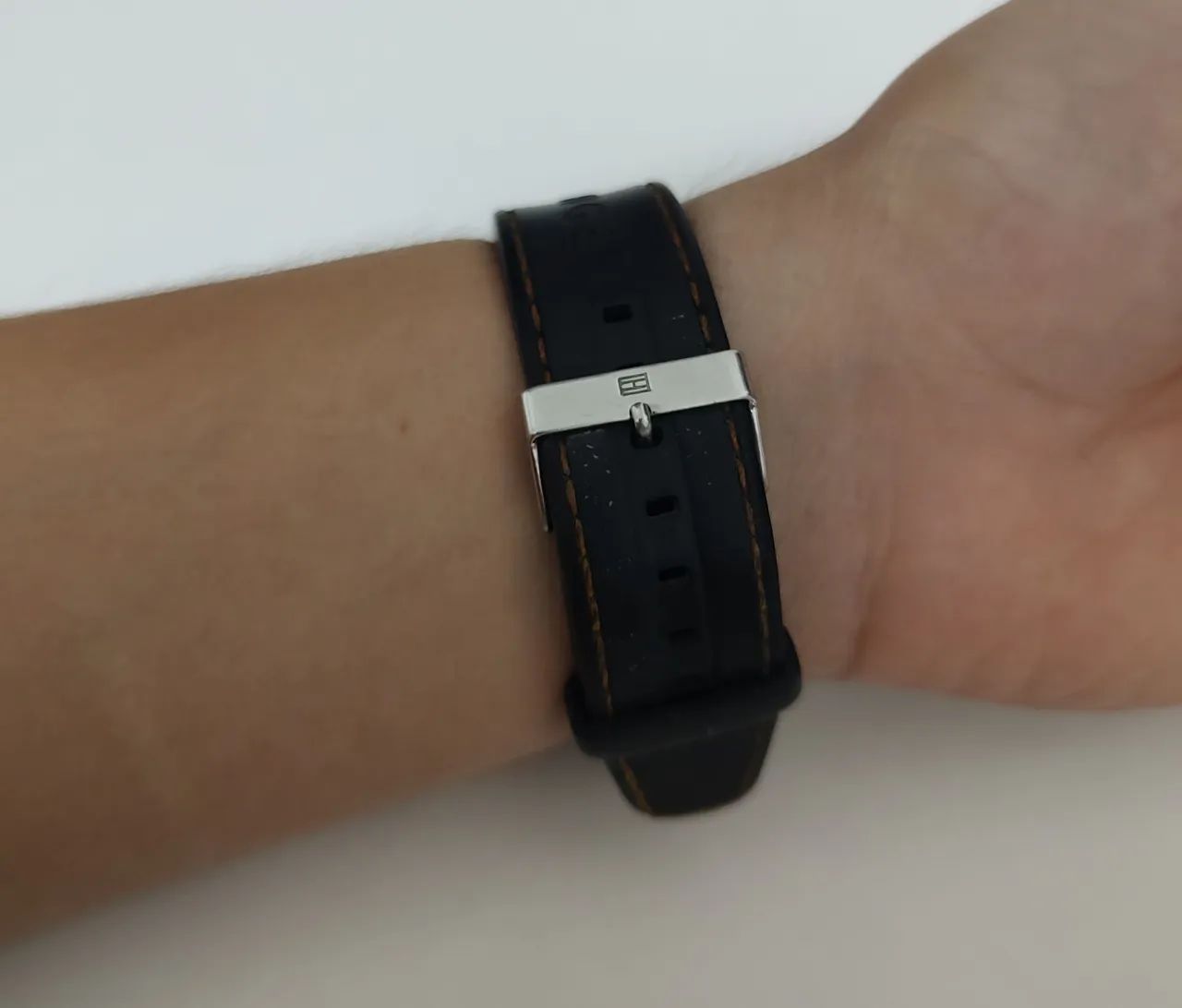 Relógio Tommy Hilfiger com pulseira preta - Foto 3