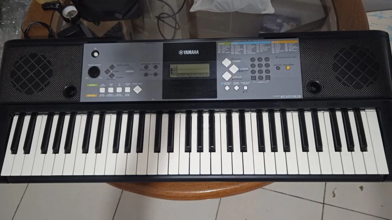 Teclado Yamaha PSR E233