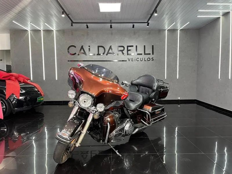 HARLEY-DAVIDSON FLHTCU 2011