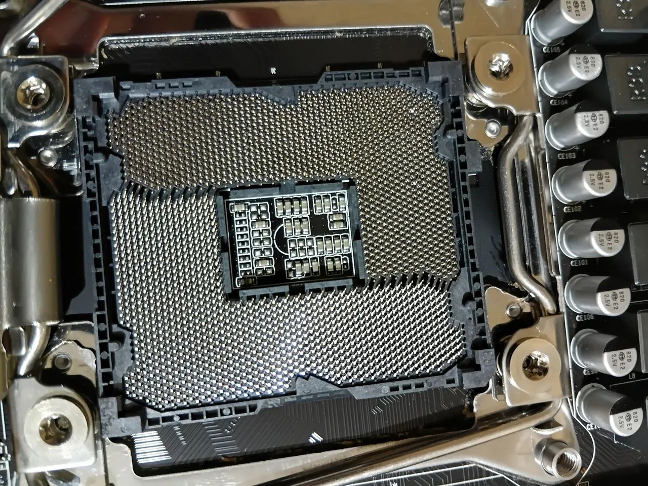Placa-Mãe X99 MOUGOL Com Defeito ? Socket com Pinos Tortos - Foto 4