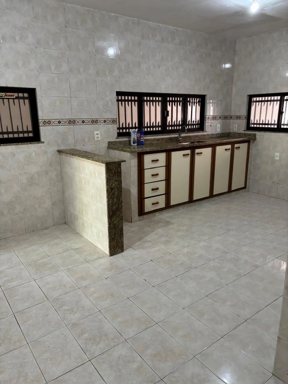 Casa para alugar com 2 quartos e garagem para 2 carros - Foto 2