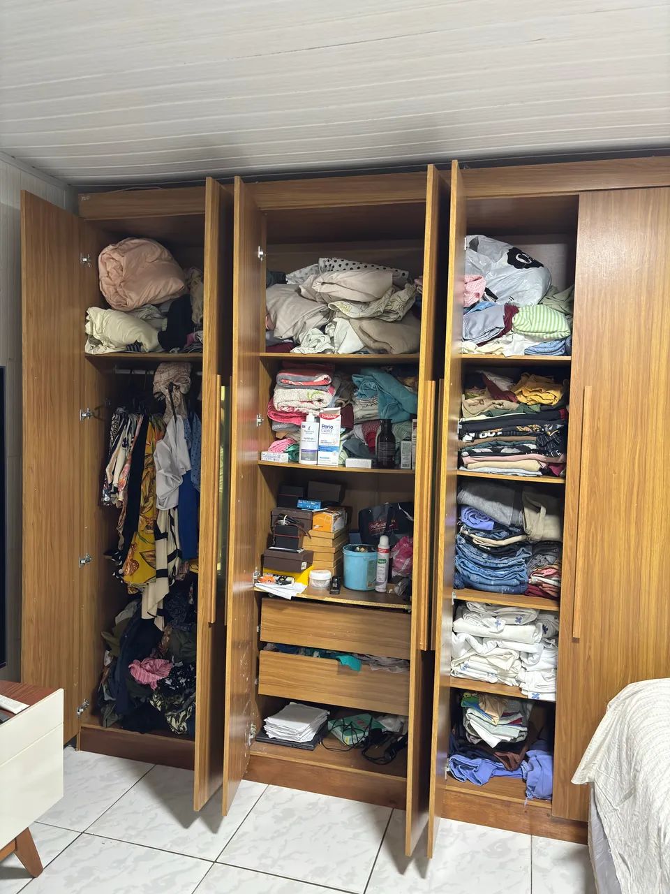 Vendo guarda roupa 6 portas  - Foto 3