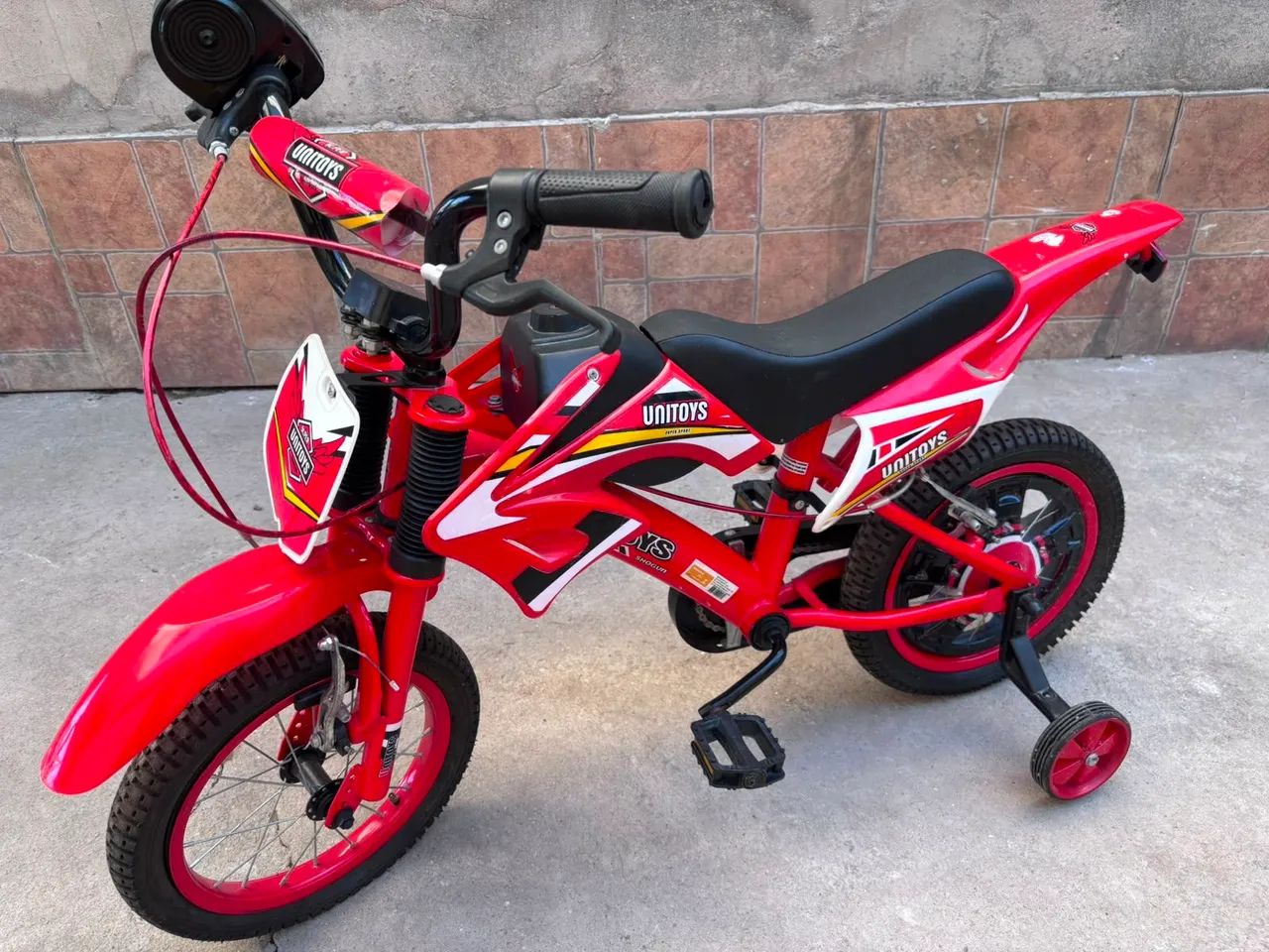 Vendo bicicleta infantil muito nova