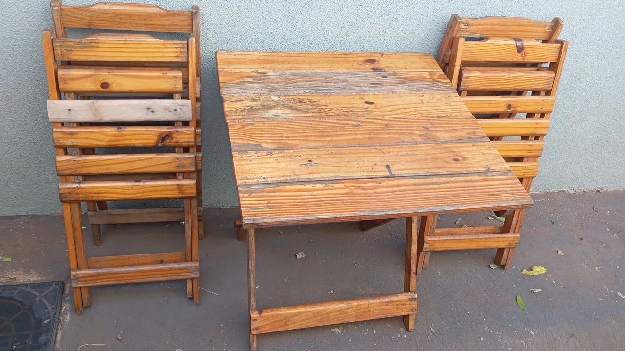 Mesa de área com 4 cadeiras 