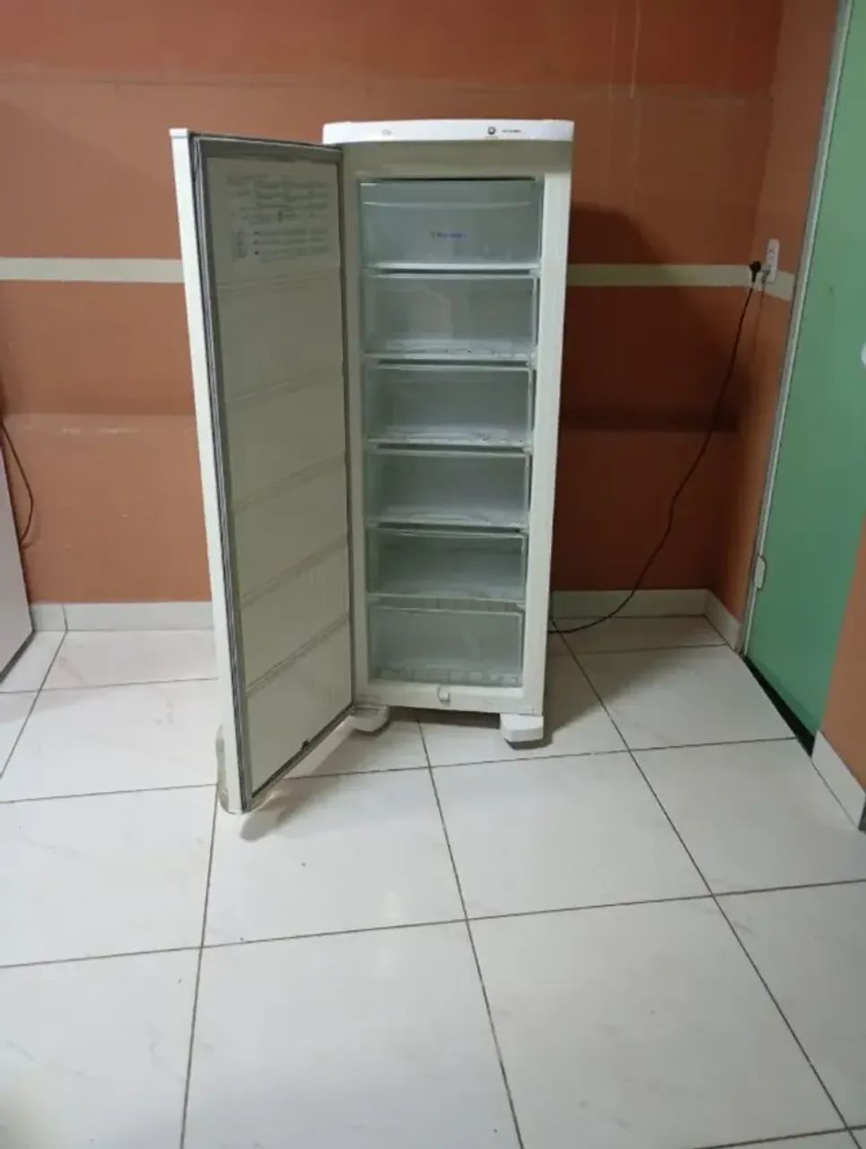 VENDE-SE FREEZER ELECTROLUX - Foto 3