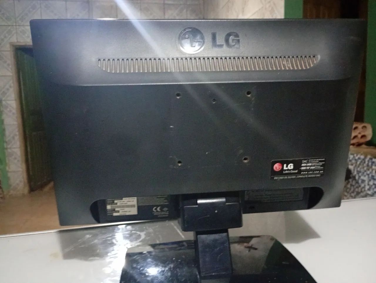 Vendo dois monitores 
