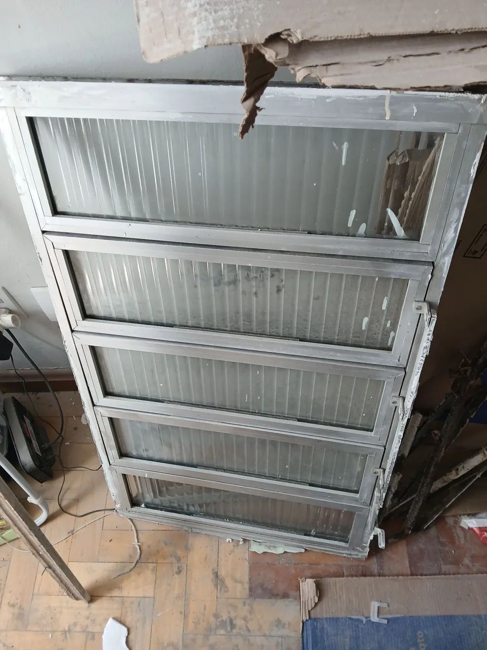 Janelas Basculantes 60/100 e 50/60