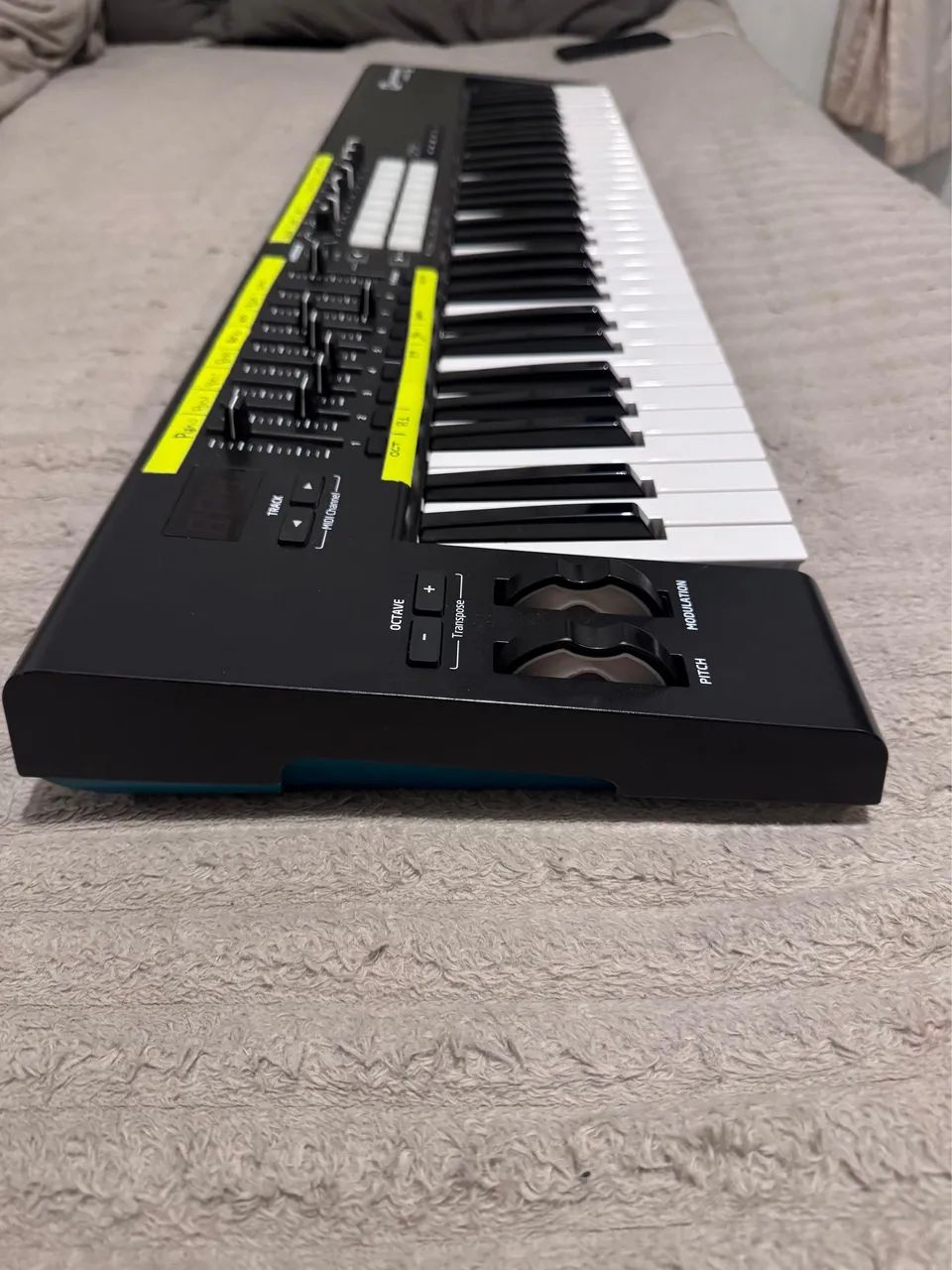 Controlador novation launchkey mk2 61 teclas - Instrumentos