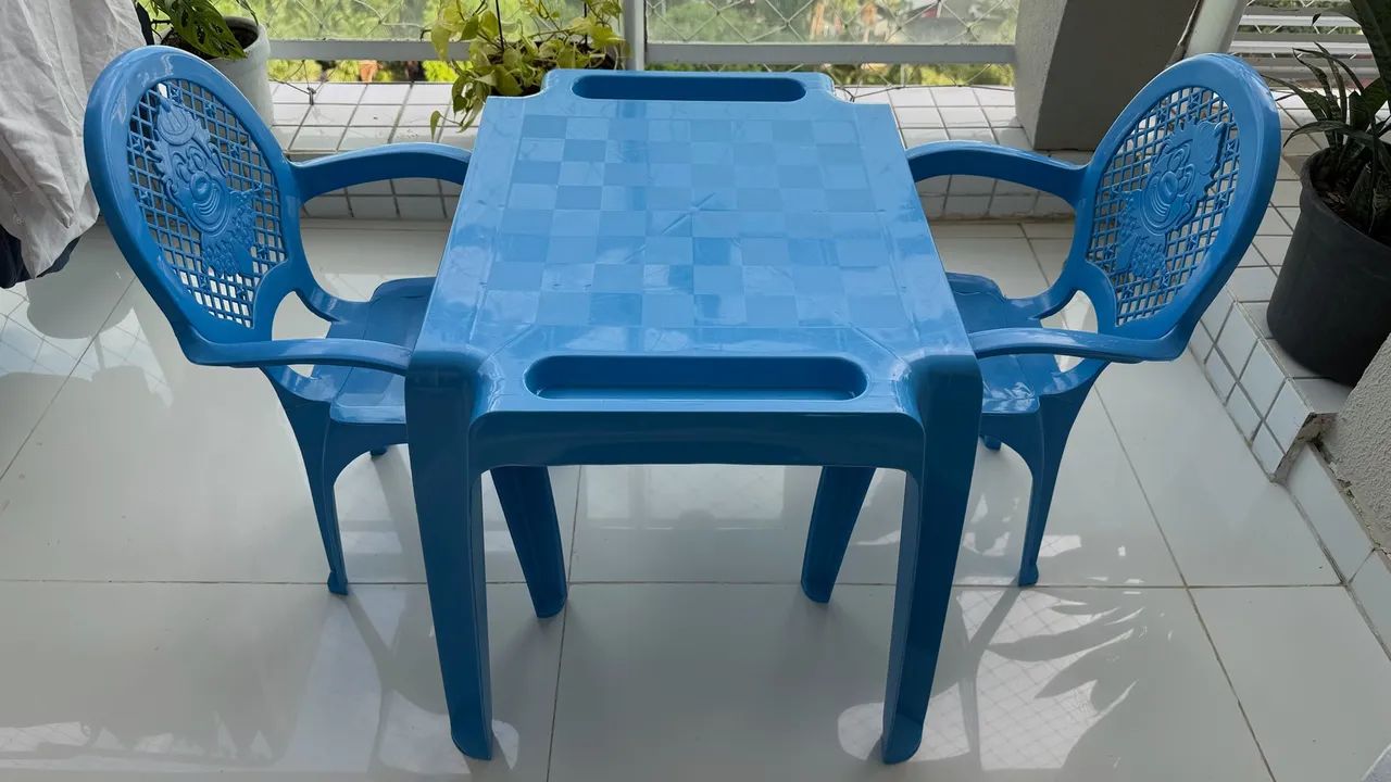  CONJUNTO INFANTIL - MESA + 2 CADEIRAS 