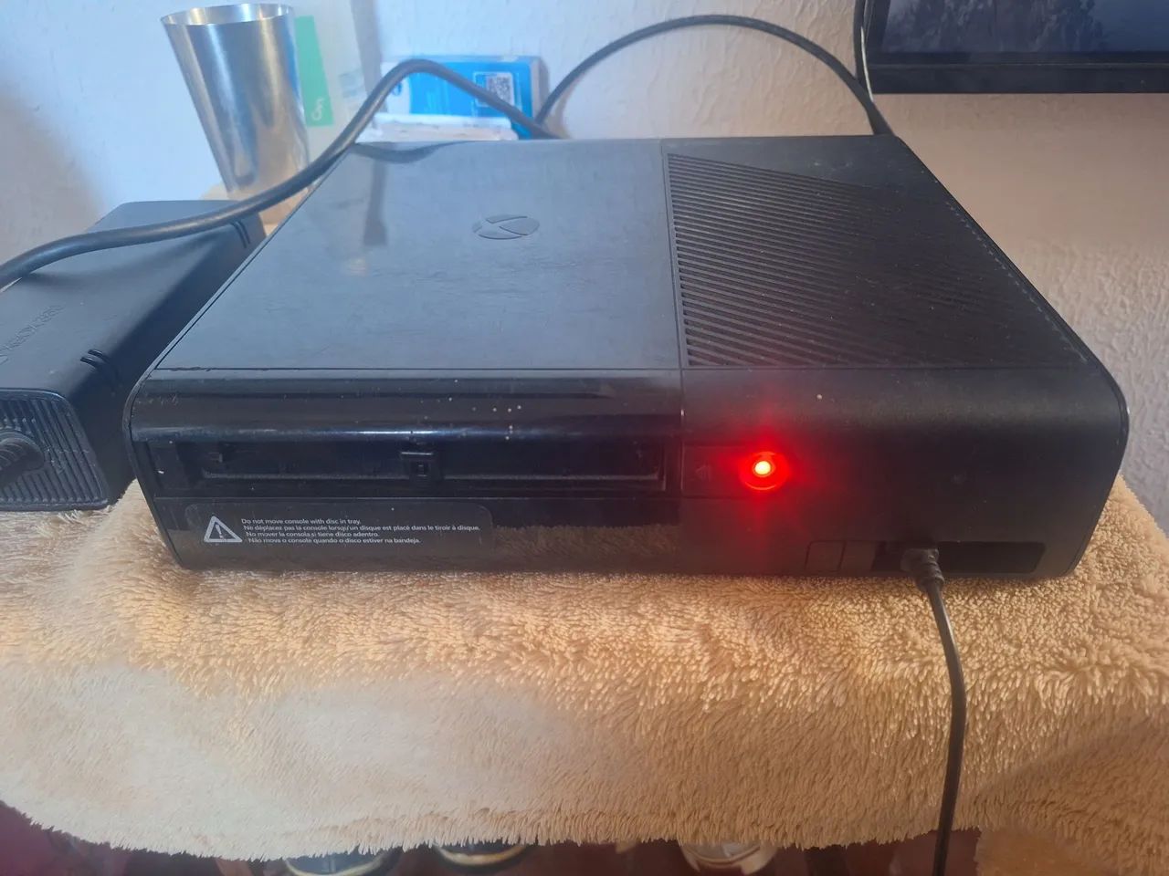 XBOX 360 E (SUPER SLIM) USADO COM LUZ VERMELHA (DEFEITO)