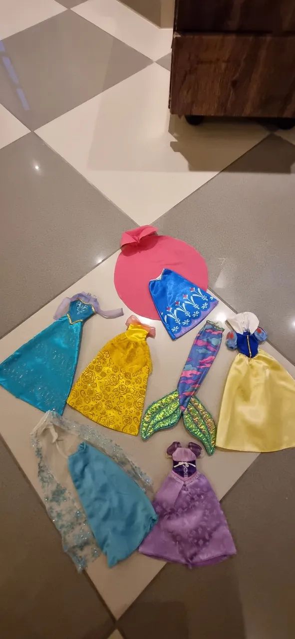Lote de roupas de Princesas da Disney. - Foto 6