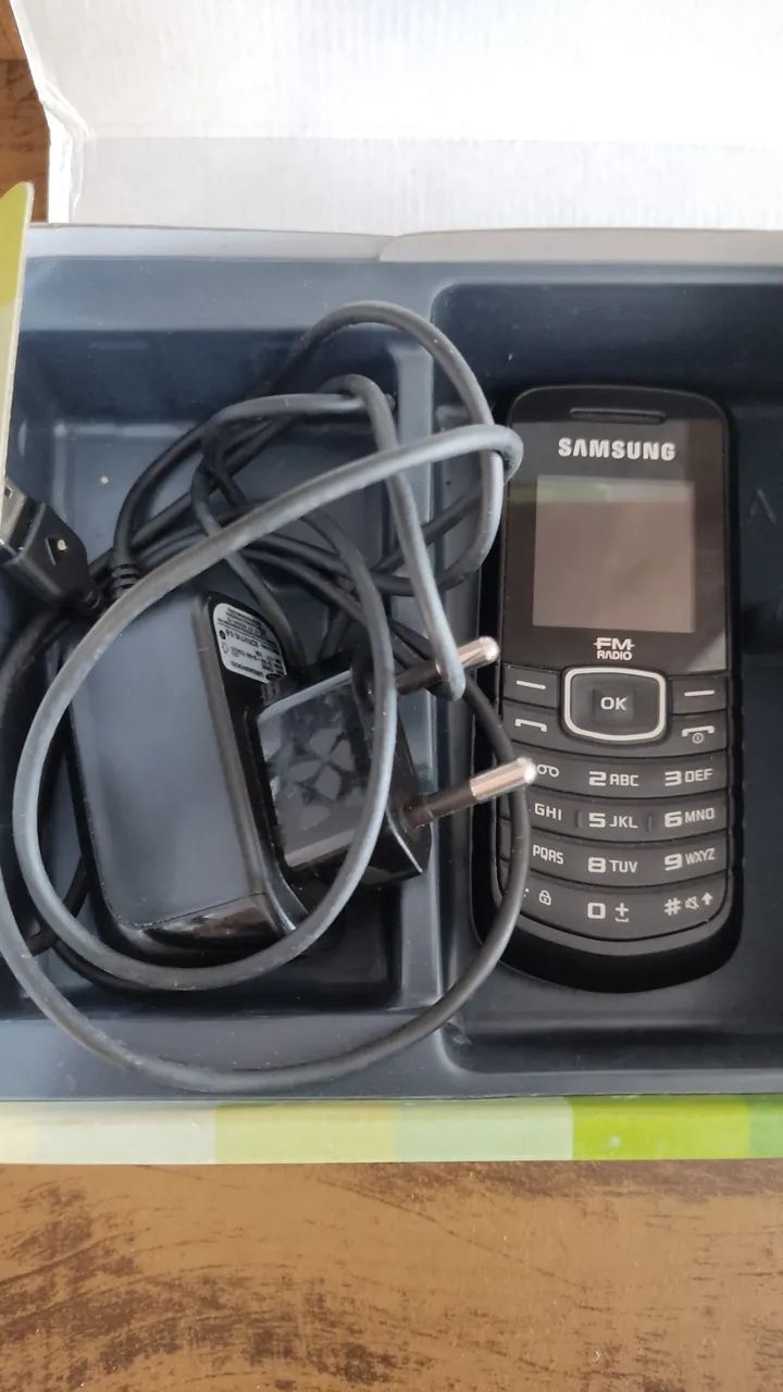 Celular Samsung simples com carregador novo - Foto 3