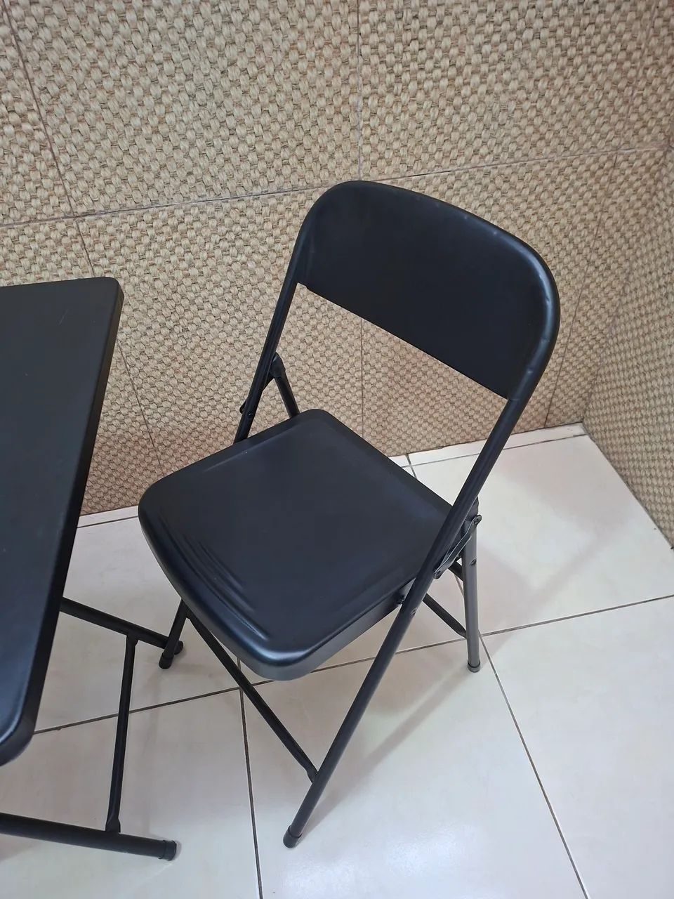 Mesa de Alumínio Preta com 2 Cadeiras - Bom estado - Foto 5