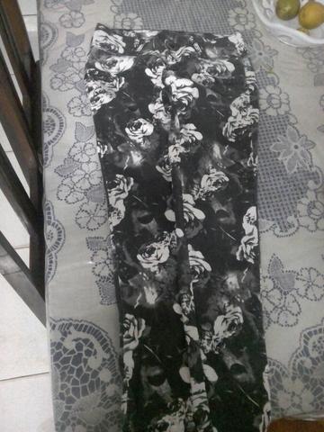 Vendo calça usada somente uma VEZ tamanho 40 vendo a ou faço troca