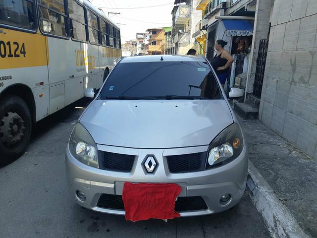 Vendo Sandero todo bom já com som potente tem conversar no valor - Foto 5