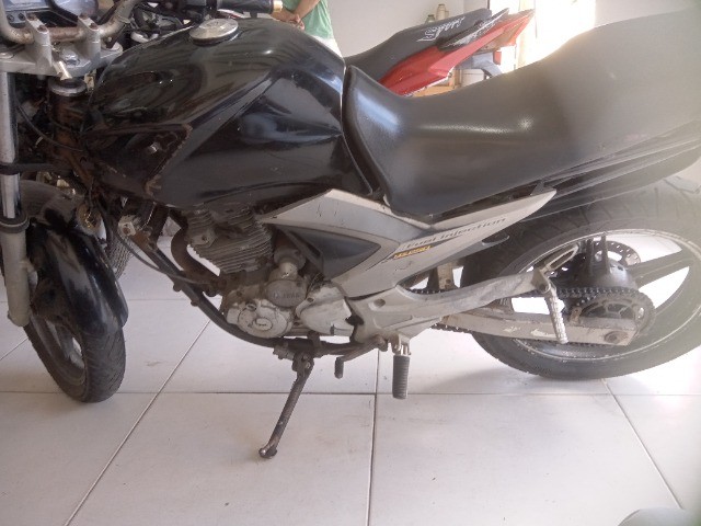 VENDO MOTO YAMAHA FAZER PRA ROÇA 4,500