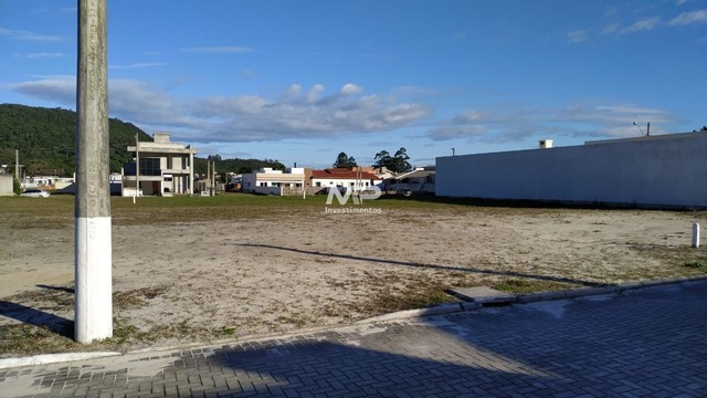 Terreno à venda, com 360m², Bombinhas, no condomínio fechado Acqua de Zimbros