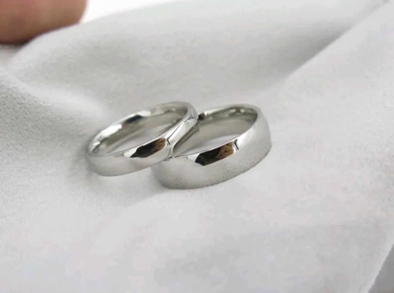 Par de Alianças de Aço Inoxidável, Dourada e Prateada - Foto 5