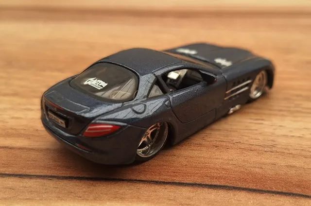 Maisto Mercedes Benz SLR McLaren - Payerz Luxury(Loose) - Foto 5