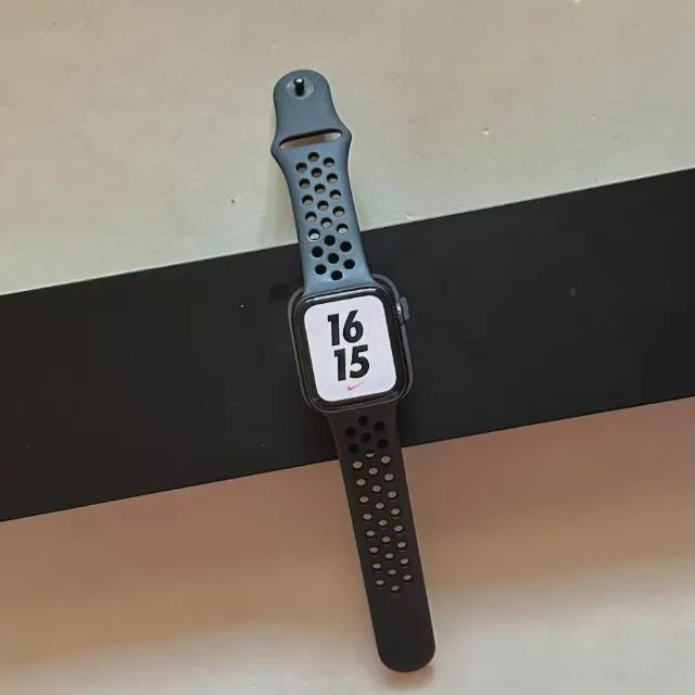 Apple Watch Nike SE (GPS, 40mm)