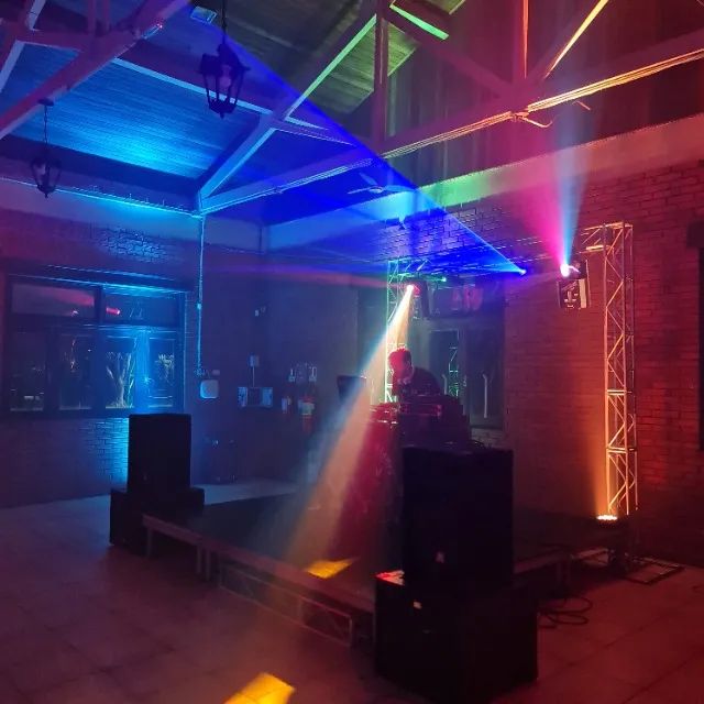 Locação varal de lâmpadas / luzes para festa / telão / caixa de som PA / backdrop / palco - Foto 5