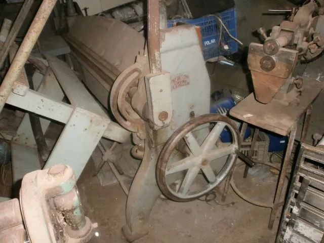 viradeira /dobradeira industrial para funilaria- dobra chapa de 2 mt - Foto 2