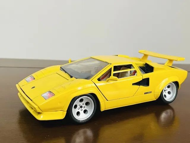 Miniatura Lamborghini Countach 1988 Bburago 1/18