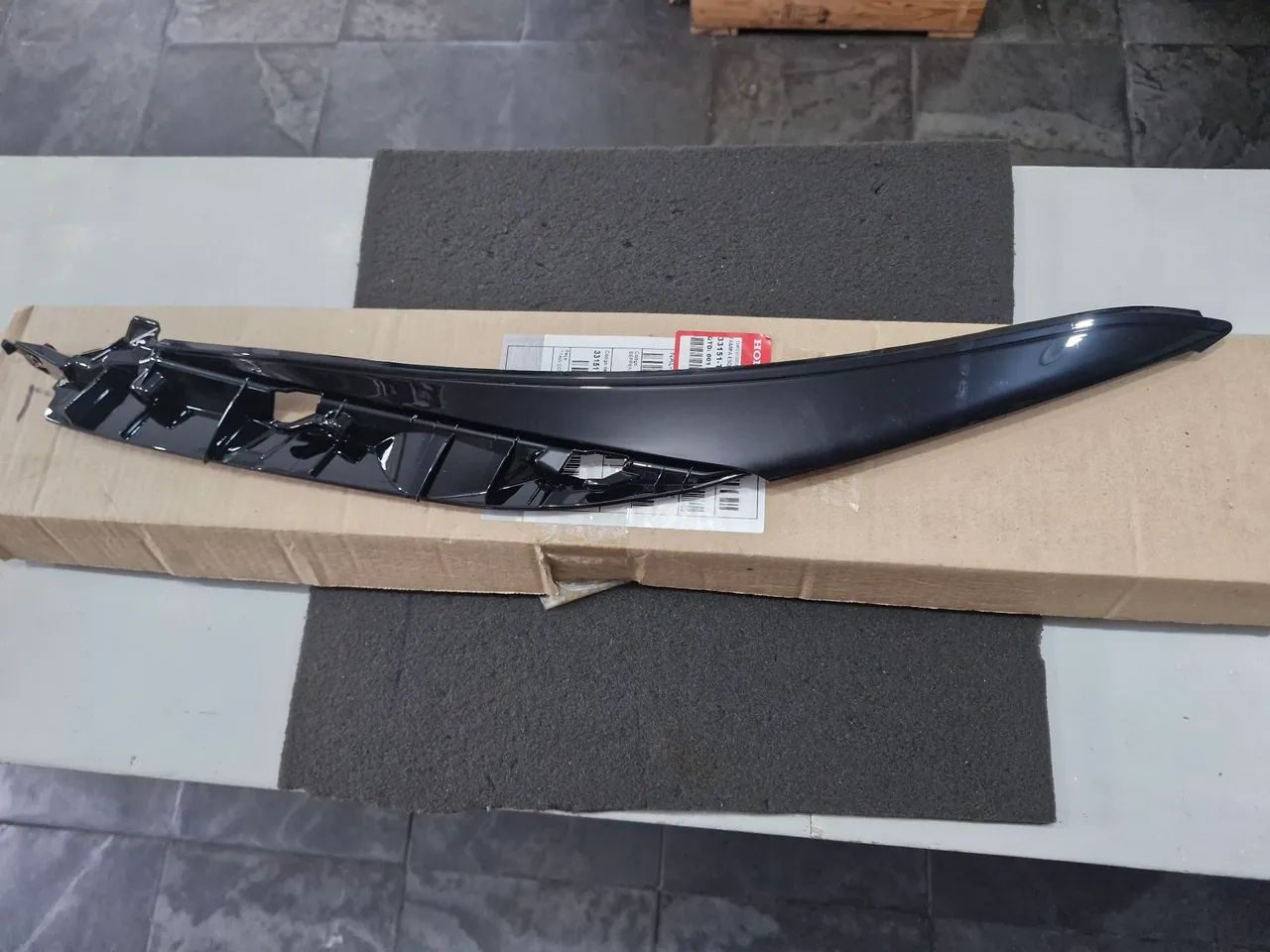 Moldura do Farol Esquerdo Honda HRV 2019 a 2021 Original