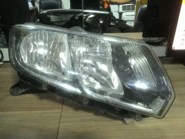 Farol Direito Renault Sandero Logan 2015 a 2020 260108704R