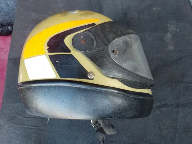Capacete antigo induma série ouro