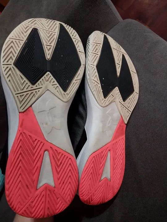 Tênis Under Armour Preto e Rosa - Foto 4