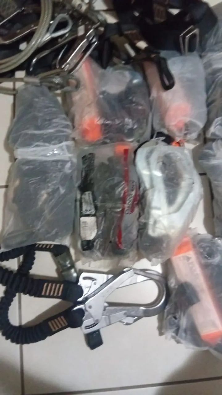 CINTO DE SEGURANÇA PARAQUEDISTA COM TALABARTEKit de Segurança para Trabalho em Altura - Foto 2