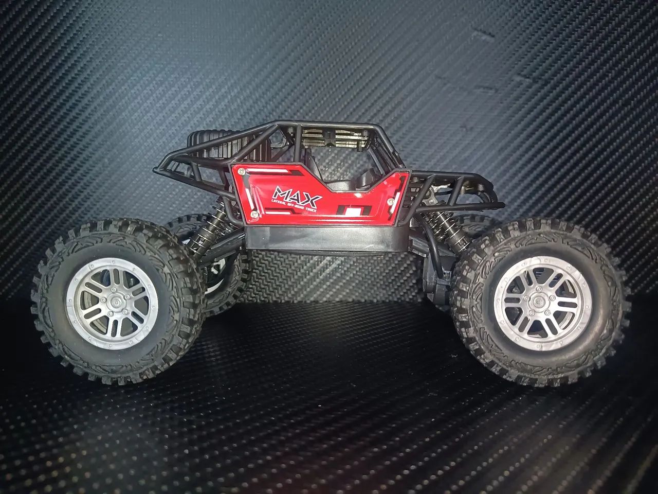 Carrinho de controle remoto 4x4 off-road