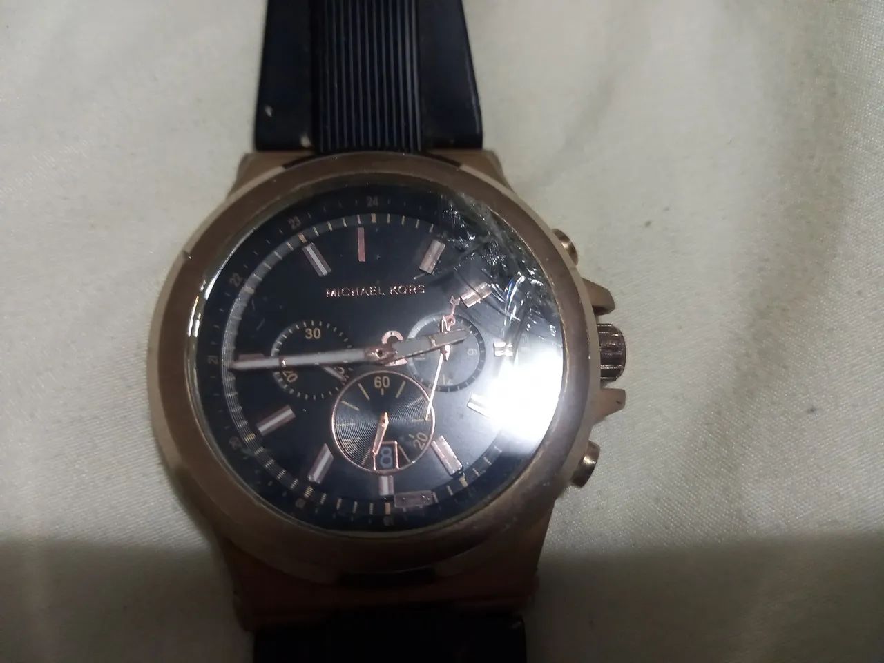 Relógio de pulso Michael Kors modelo Mk 8184 com defeito  - Foto 4