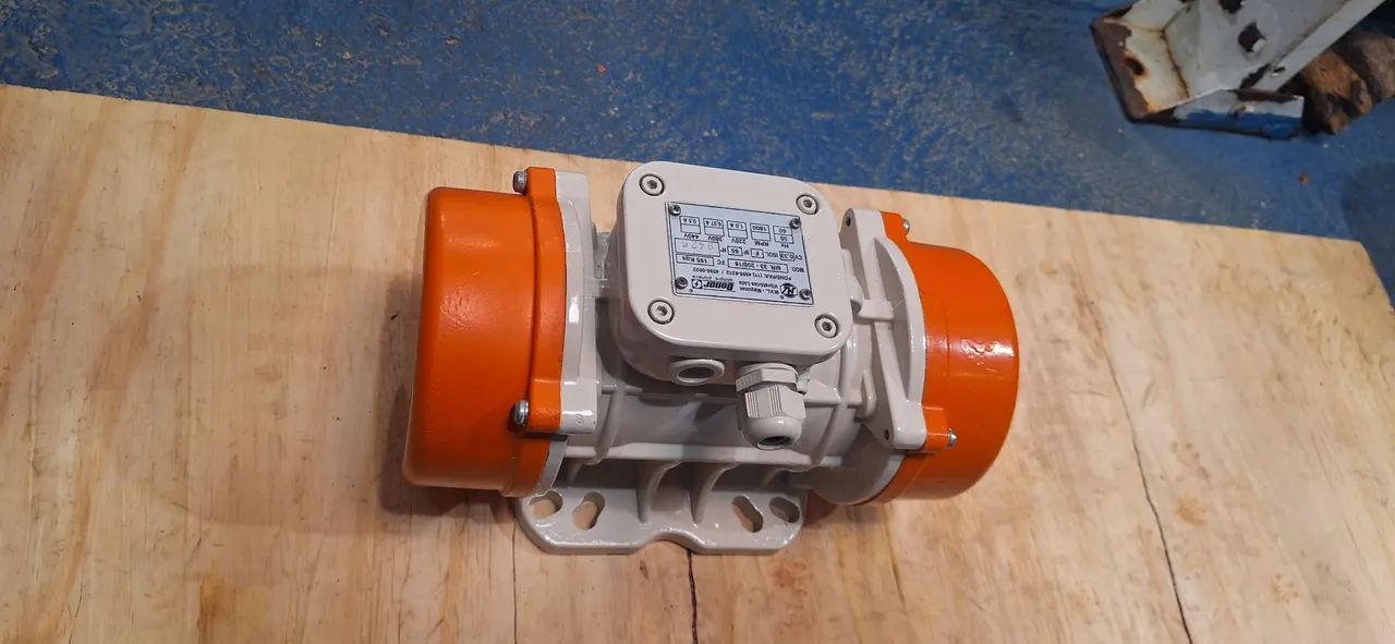 Motovibrador trifásico 0.33cv rpm 1800.