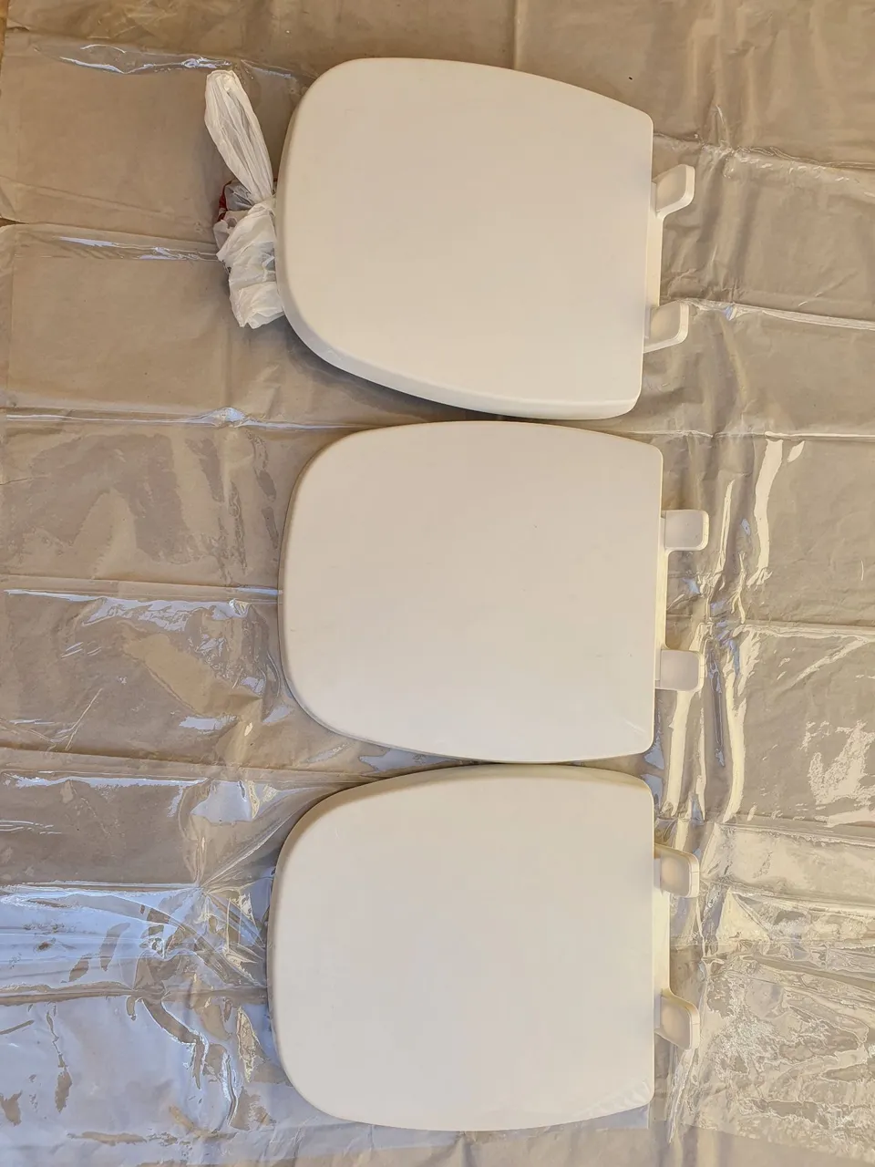 Tampas de vaso sanitário brancas